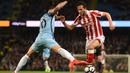 Skuat Mesir berikut ini adalah, Ramadan Sobhi (kanan) gelandang yang bermain untuk klub Inggris Stoke City tersebut telah mencetak dua gol selama 42 kali bermain bersama The Potters. (AFP/Paul Ellis)