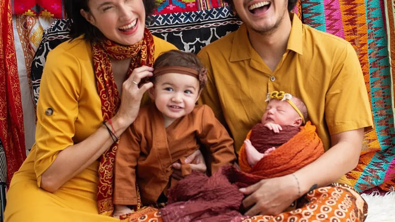 Dimas Anggara dan Nadine Chandrawinata
