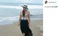 Saat berlibur di Bali, Wulan Guritno tapil seksi dengan mengenakan bikini. Sontak saja postingan foto itu membuat banyak warganet yang tercengang. (instagram.com/wulanguritno)