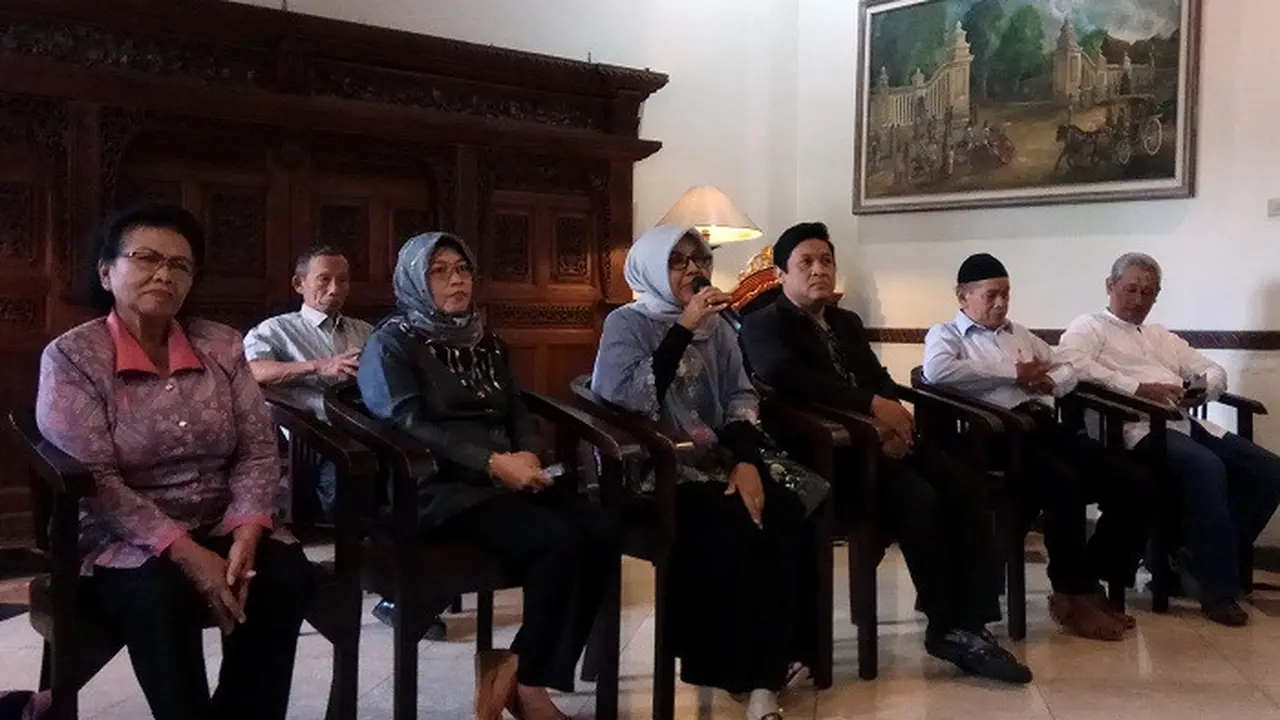 Para pembawa acara senior