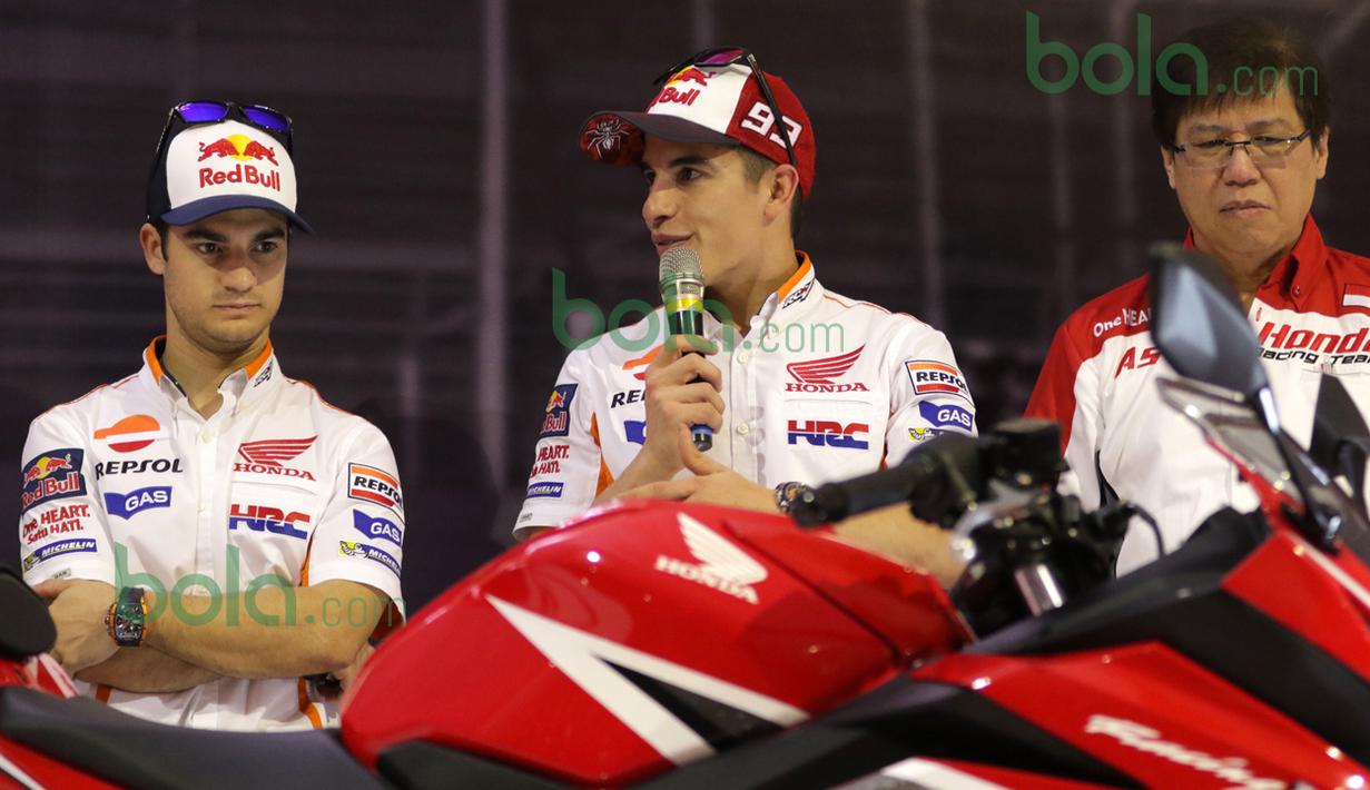 Marc Marquez saat berbicara dalam peluncuran motor Honda All New CBR150R di Sirkuit Sentul, Bogor, Minggu (14/2/2016). (Bola.com/Nicklas Hanoatubun)