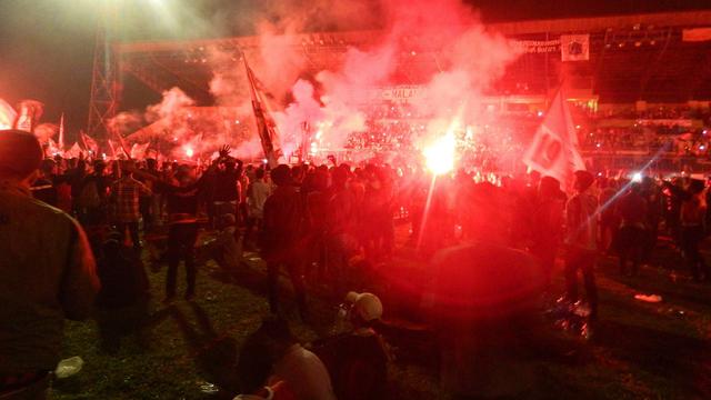 Persija dan The Jakmania berkumpul sebelum Stadion Lebak Bulus dirubuhkan pada Desember 2014.