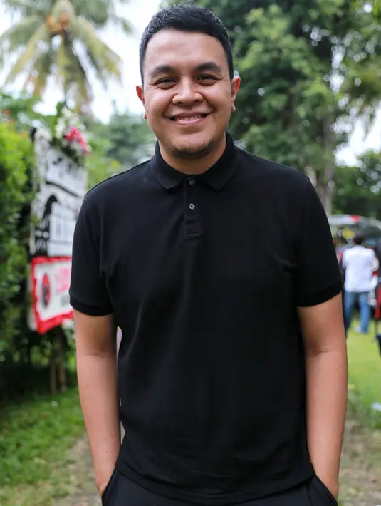 "Harapan saya semoga pelaku musik, musikus yang terinspirasi oleh om Yon dan karya-karyanya selama ini ya bisa terus berkarya lagi," tutur Tulus. (Adrian Putra/Bintang.com)