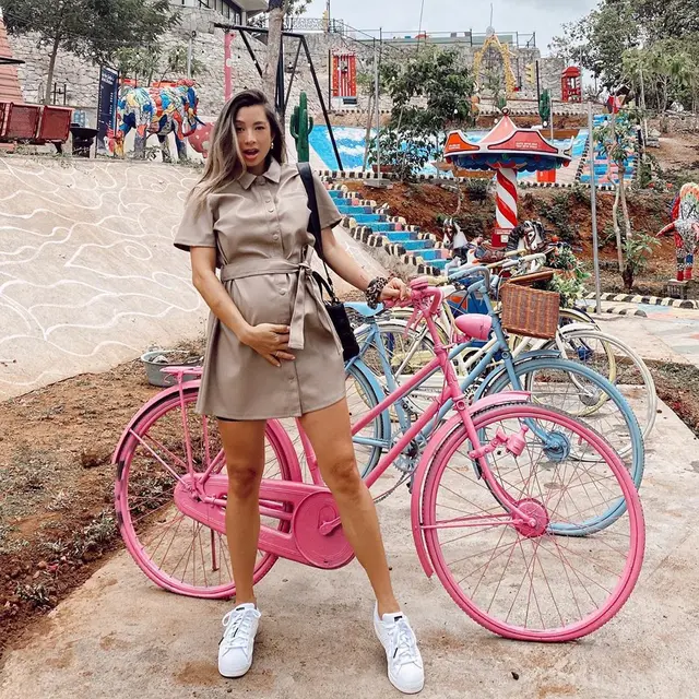 6 Momen Seru Babymoon Jennifer Bachdim Menanti Buah Hati Ketiga
