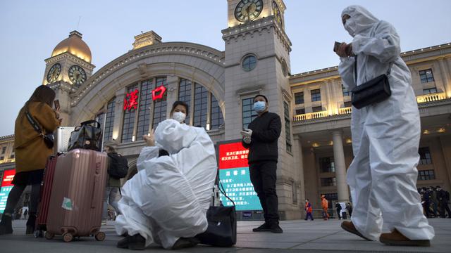 FOTO: Lockdown Berakhir, Kereta Kembali Beroperasi di Wuhan