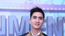 "Kamu aja yang jawab deh Nat. Kan dia orangnya halus, aneh aja kalau dia ngomong gue elu. Aneh ngomongnya," ucap Verrel tersipu. (Adrian Putra/Bintang.com)