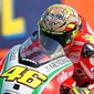 Helm Valentino Rossi dengan tema Boxer ini dibuat saat dia menunggangi Ducati di 2012 yang ternyata justru banyak menelan kekalahan. (rossihelmets.com)