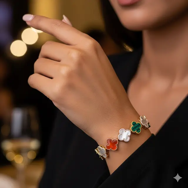 Gelang Motif Clover Berlian