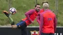 Saat menjalani latihan bersama Barcelona pada 24 Oktober 2016 lalu, Aleix Vidal dihantam cedera otot adduktor yang membuatnya harus menepi selama 22 hari. (AFP/Lluis Gene)