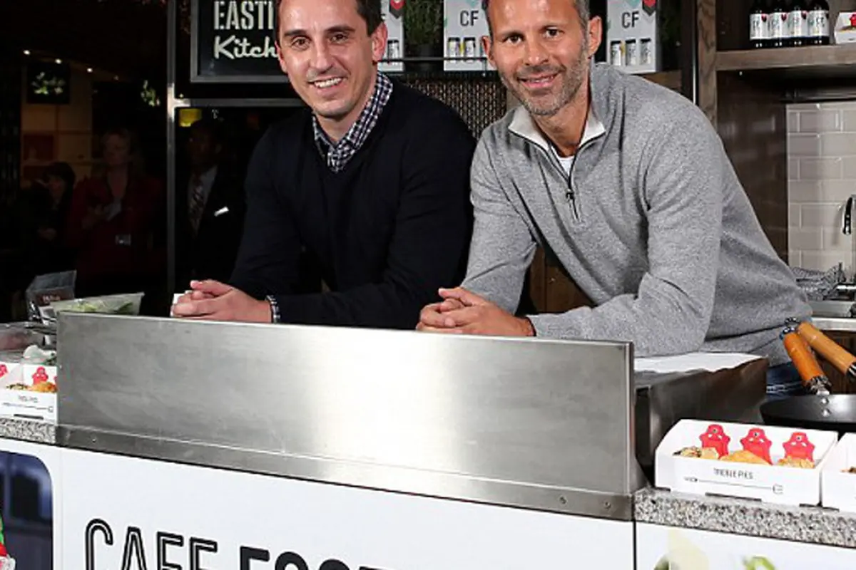 Ryan Giggs - Garry Neville Hotel Football 0914 1