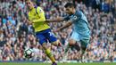 Bintang Manchester City, Sergio Aguero (kanan) telah mencetak tiga gol untuk timnya hingga pekan ke-3 Liga Champions 2016-2017. (AFP/Scott Heppell)