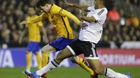Lionel Messi dibuat tak berkutik oleh pemain Valencia (Reuters)