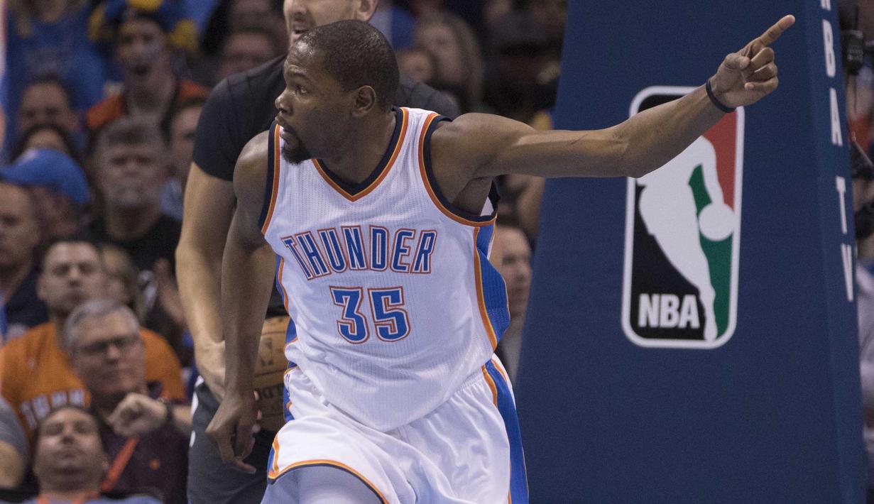 Oklahoma Thunder berhasil menumbangkan L. A. Clippers 120-108 pada lanjutan NBA, Kamis (10/3/2016).  (J Pat Carter/Getty Images/AFP)