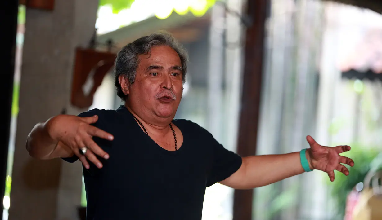 Tak kenal menyerah seolah menjadi slogan sang maestro dalam menuangkan gagasannya ke dalam sebuah cerita bergambar. Bahkan Slamet Rahardjo pernah disuruh ‘ngayang’ sendiri lantaran keterbatasan alat untuk membuat ‘slow motion’. (Deki Prayoga/Bintang.com)