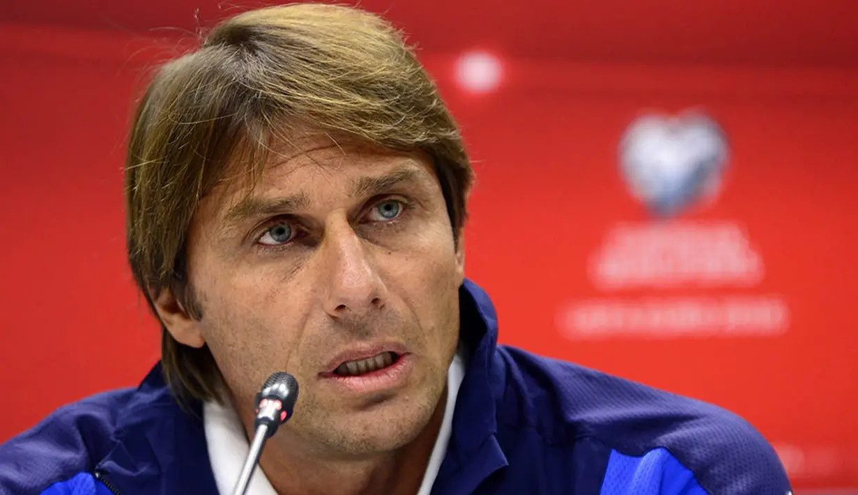 2. Antonio Conte (Italia), mantan pemain dan pelatih Juventus itu menerima gaji sebesar 383.333 euro per bulannya atau 5,67 miliar rupiah. Kontraknya bersama timnas Italia akan berakhir pasca Euro 2016. (AFP/Tofik Babayev) 