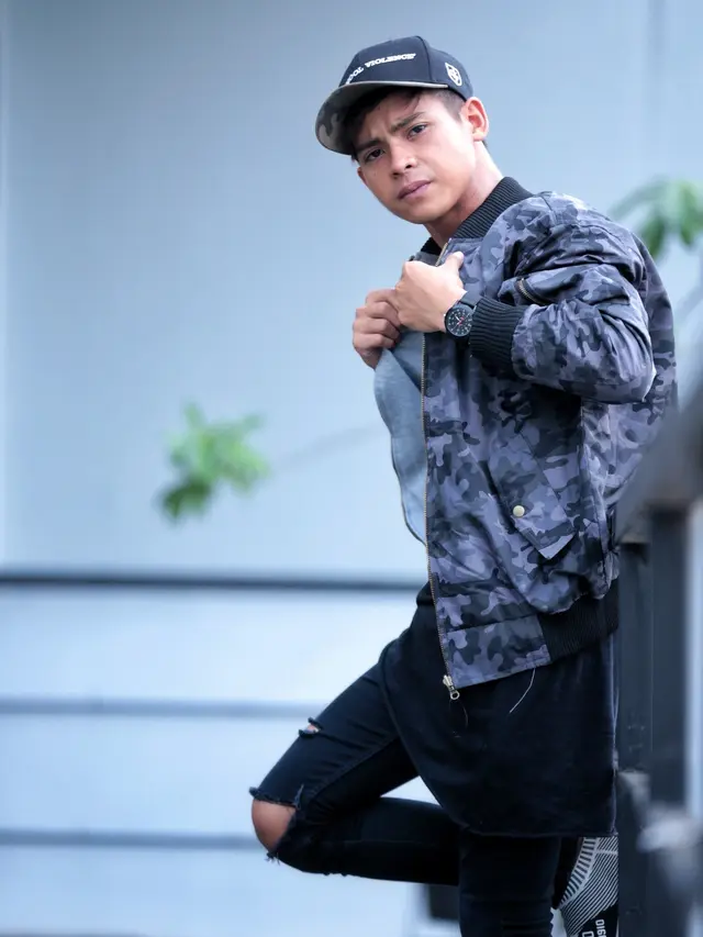 [Bintang] Arnold Leonard