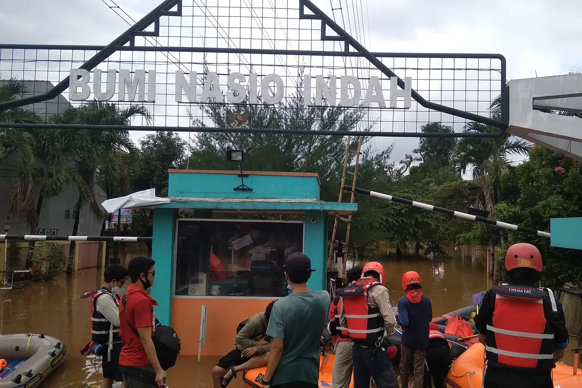 Banjir pada Minggu (21/2/2021) di Perumahan Bumi Nasio Indah, Jatiasih, Kota Bekasi, Jawa Barat.