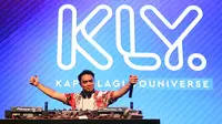 Tak ingin mengecewakan para penggemar, produser musik EDM itu pun langsung menghentak para pengunjung. (Bambang E. Ros/Bintang.com)