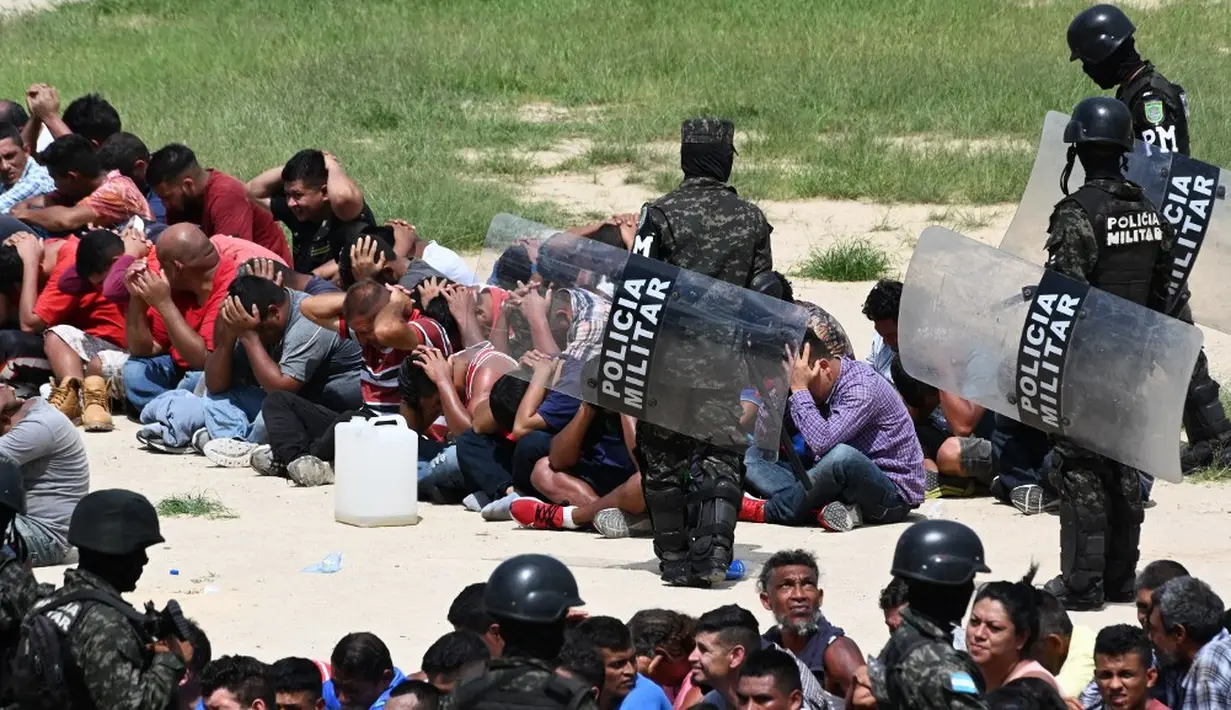 <p>Tak sampai disitu, pemerintah Honduras juga akan melatih 2.000 penjaga penjara baru. (Orlando SIERRA/AFP)</p>