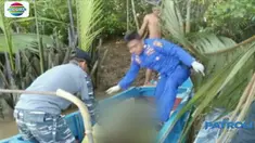 Jenazah ditemukan oleh dua nelayan yang sedang mencari udang di tepi Sungai Tersebut.