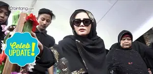 Kristina mengenang moment terakhir kebersamaan dengan almarhumah ibunya, Dariyah. 