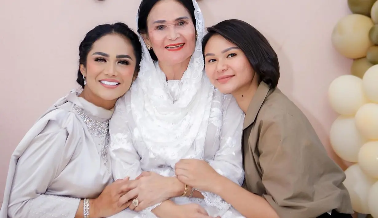 Ultah ibunda Kris Dayanti ke-73 [Instagram/krisdayantilemos]