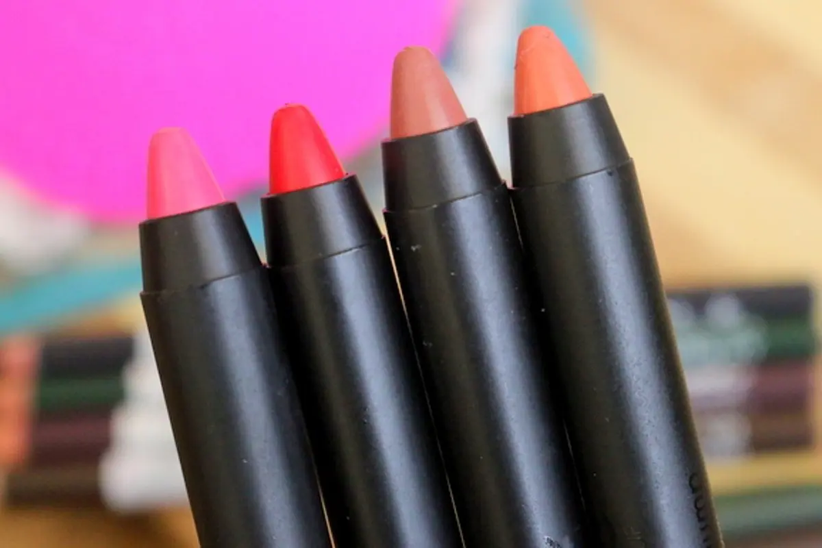 Three in One, Lip Crayon yang Bisa Jadi Makeup Seluruh Wajah