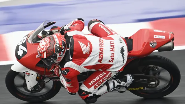 Pembalap Indonesia Mario Aji di Moto3