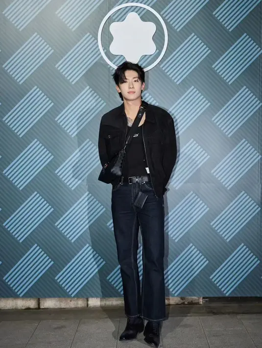 Kabar tersebut disampaikan Sport Chosun pada 26 Oktober 2023. Dalam laporannya disebut jika pria yang akrab disapa Dex ini akan tampil dalam drama berjudul "i Shopping". [Foto: Instagram/dex_xeb]