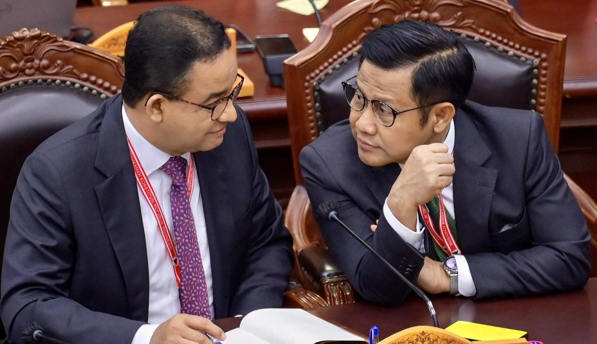 Sidang dimulai pada pukul 09.00 WIB dan dipimpin oleh Ketua MK Suhartoyo. Tujuh hakim MK lainnya juga hadir dalam sidang PHPU. (BAY ISMOYO / AFP)