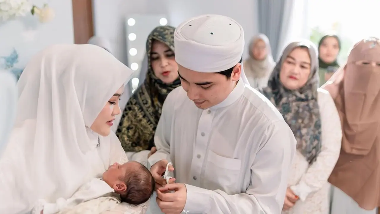Potret Akikah Anak Alvin Faiz dan Henny Rahman, Mewah dengan Nuansa Biru