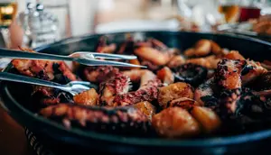 Ilustrasi Masakan Gurita, (Photo By Jesse Hanley on Unsplash)