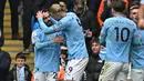 Gelandang Manchester City, Bernardo Silva (kiri) merayakan gol yang dicetaknya ke gawang Newcastle United bersama Erling Haaland pada laga lanjutan Liga Inggris 2022/2023 di Etihad Stadium, Manchester, Sabtu (4/3/2023) malam WIB. (AFP/Paul Ellis)