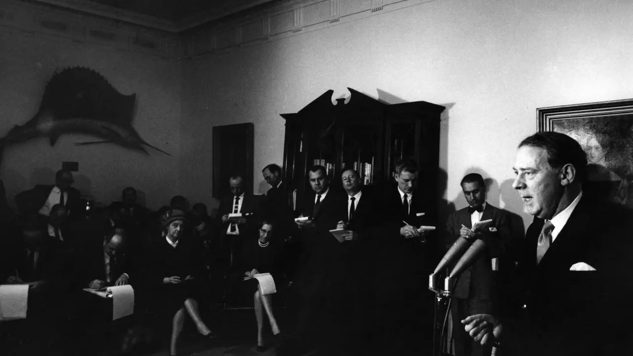 Hugh Gaitskell, Pemimpin Partai Buruh dan Mantan Menteri Keuangan Britania Raya {paling kanan} (jfklibrary.org)