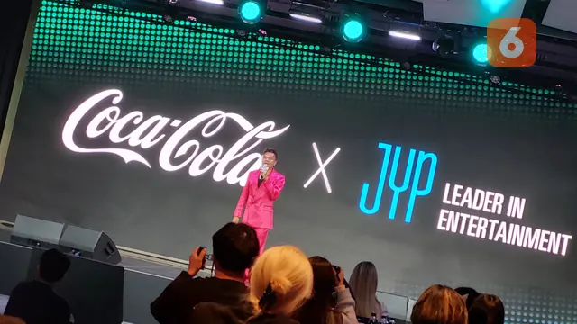 JY Park di Peluncuran Coca-Cola K-Wave Zero Sugar dan Perilisan MV 'Like Magic' di Fairmont Ambassador Seoul Hotel di Yeoui-daero, Yeongdeungpo-gu, Seoul pada Selasa, 20 Februari 2024. (Aditya Eka Prawira/Liputan6.com/Seoul)