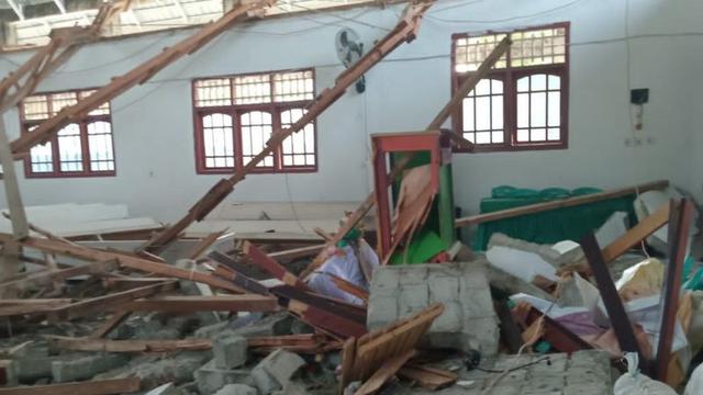 Gereja di Poso roboh diguncang gempa