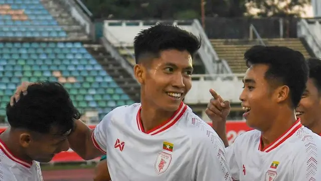 Timnas Myanmar merayakan gol Win Naing Tung ke gawang Timnas Laos, Rabu (18/12/2024) (c) Dok. ASEAN United FC