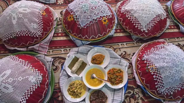 ilustrasi tradisi bedulang/t5belitungtour.com