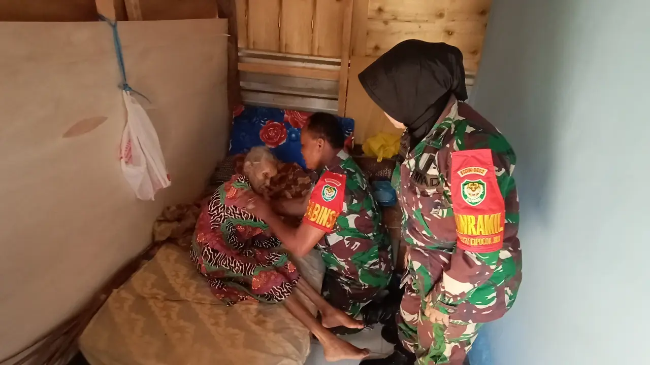 Nenek tinggal di bekas kandang ayam