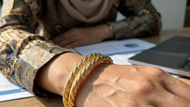 Model Gelang Emas Feminin untuk Pekerja Kantoran Berhijab