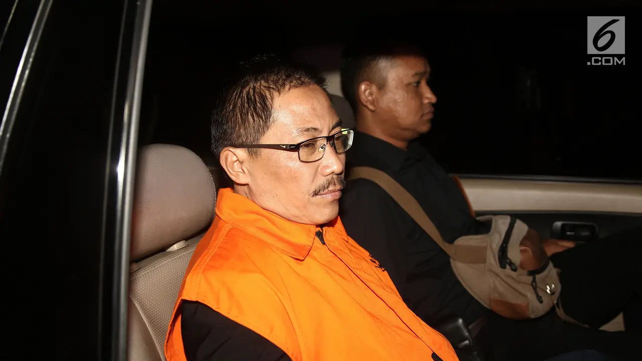 Bupati Cirebon Purwadi Sastra Resmi Ditahan Komisi Pemberantasan Korupsi (KPK)
