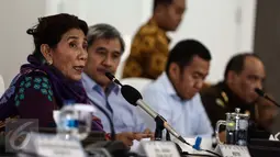 Menteri KKP, Susi Pudjiastuti memberikan paparan saat konferensi pers di Kementerian Kelautan dan Perikanan, Jakarta, Selasa (17/1). Susi memaparkan tentang Pengelolan Pulau Pulau Kecil dan Pulau Pulau Terluar di Indonesia. (Liputan6.com/Faizal Fanani)