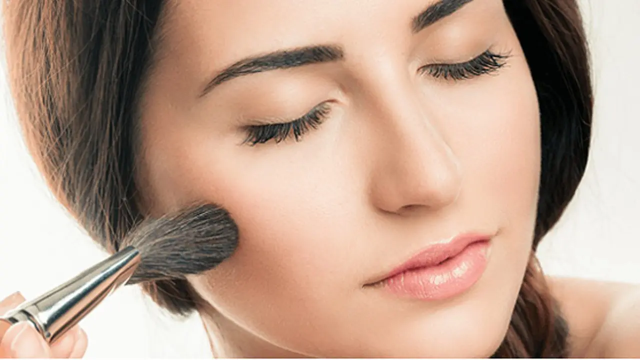 Makeup Natural Lebih Menarik, Ini 4 Trik Wajib Coba