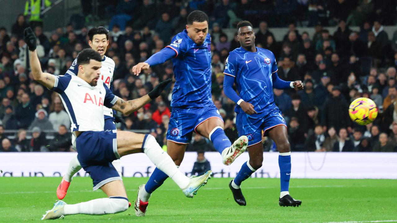 Foto: Hujan Gol di Laga Tottenham vs Chelsea, The Blues Ukir Comeback Apik