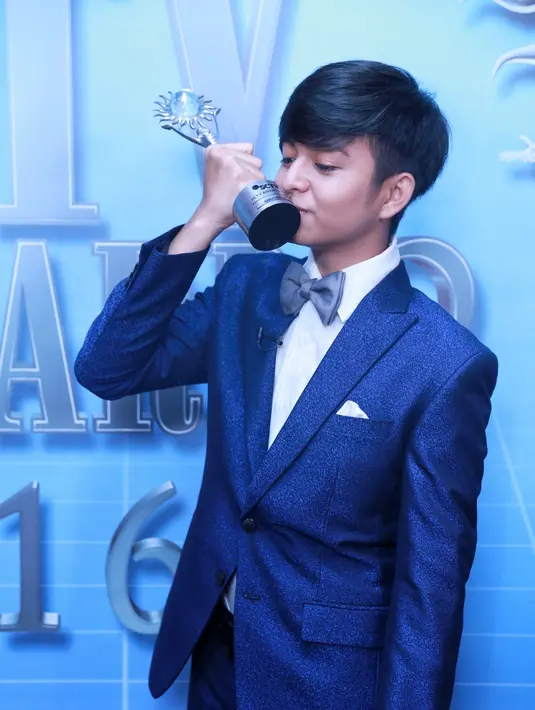 Sinetron Mermaid in Love membawa Angga Aldi makin dikenal. Ia berhasil meraih sebagai Pendatang Baru Paling Ngetop. Ia berhasil mengalahkan Cemen, Rebbeca Klopper, Shofia Shireen dan Syifa Hadju. (Adrian Putra/Bintang.com)