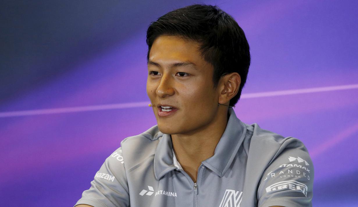 Pembalap F1 tim Manor Racing, Rio Haryanto saat melakukan konferensi pers jelang persiapan Australian Formula One Grand Prix di Melbourne, (17/3). GP Australia akan diselenggarakan 20 maret nanti di Sirkuit Albert Park Street. (REUTERS / Brandon Malone)