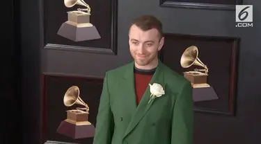 Grammy Awards diwarnai aksi memakai mawar putih oleh sebagian musikus. Ada pesan tersendiri dibalik penggunaan mawar tersebut.