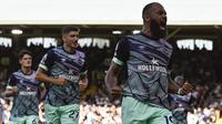 Bryan Mbeumo baru saja menahbiskan dirinya menjadi pemain Kamerun tertajam di Premier League. Gol keempatnya musim 2023/2024 ini saat Brentford bermain imbang 2-2 dengan tamunya Bournemouth (2/9/2023) mampu menambah total koleksi golnya di Premier League menjadi 17 gol. Semua golnya di Premier League dicetak hanya bersama Brentford yang dibawanya promosi sejak 2020/2021. (AFP/Justin Tallis)