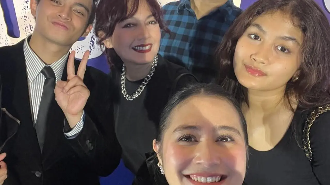 Gaya Prilly Latuconsina Support Omara Esteghlal di Film Terbaru, Kompak dengan Adik Ipar dan Calon Mertua Kenakan Serba Hitam