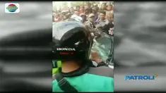Wanita tersebut diamuk massa lantaran menabrak sejumlah kendaraan saat berkendara.